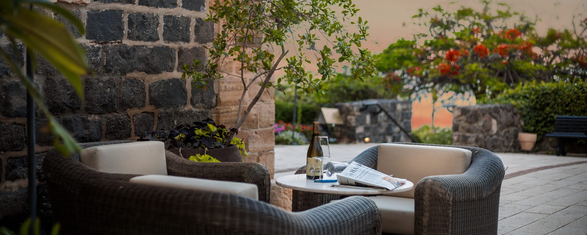The Scots Hotel - outside seating area
